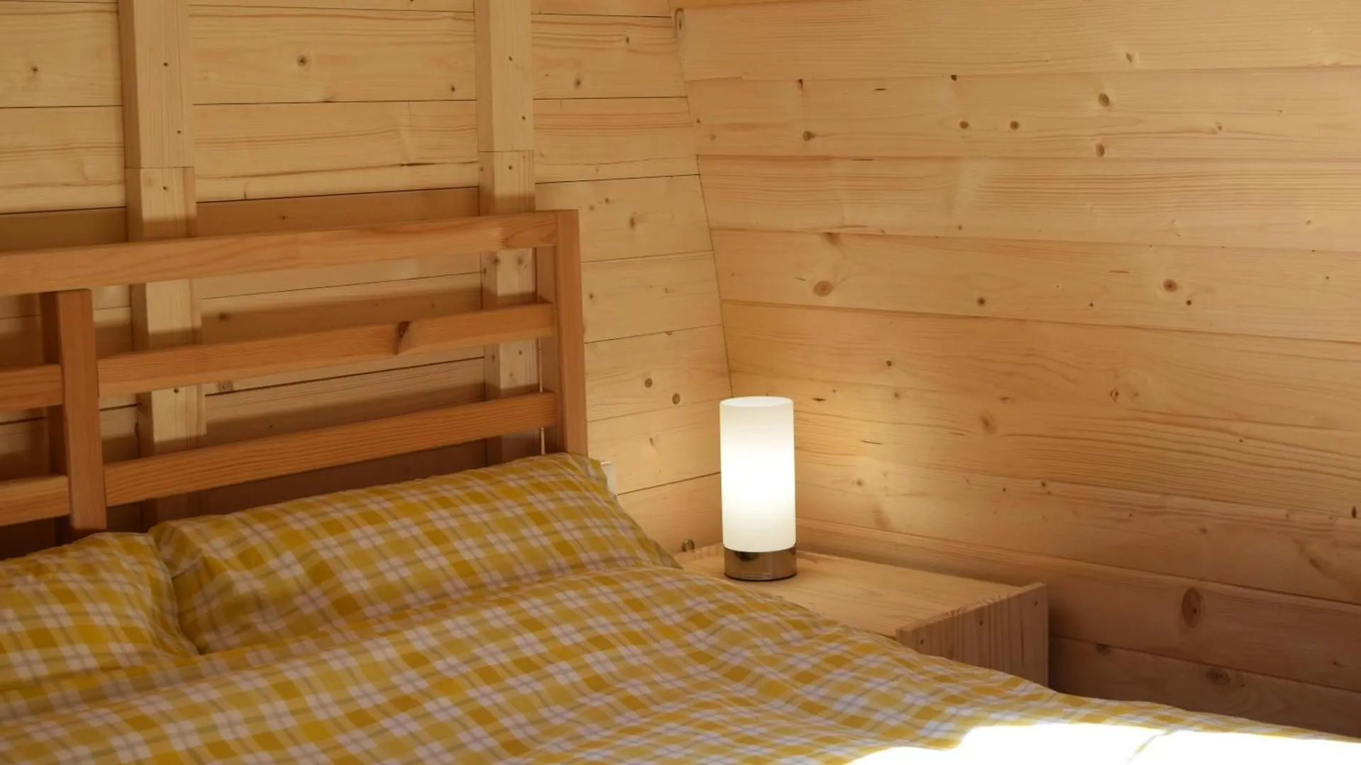 Châteaulin La Pointe Camping צרפת